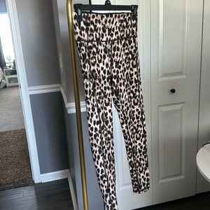 Victoria's Secret Yoga Leggings Size Small Leopard Print